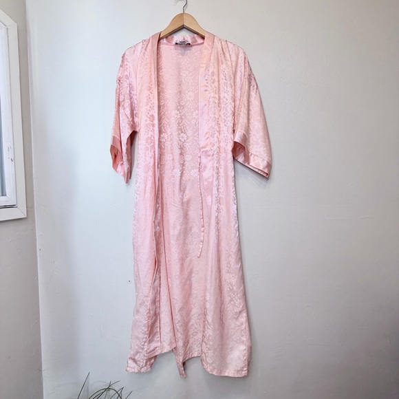 Chandio NY | VTG Blush Pink Jacquard Floral Belted Lingerie Maxi Satin Robe - Picture 3 of 16